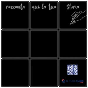 Faccia inferiore del Souvenir Cube — spazio bianco scrivibile con QR Code dedicato
